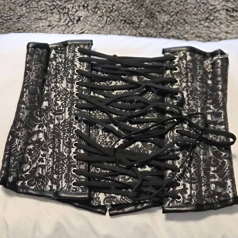 Steampunk Underbust Corest 24" In Black And Silver - Picture 2 of 6